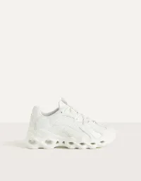 Sneaker mit Öffnungen in der Sohle